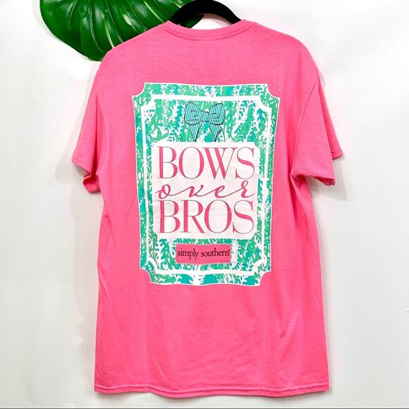 Simply Southern “Bows Over Bros” Short Sleeve T-Shirt NWT Medium - Picture 1 of 8